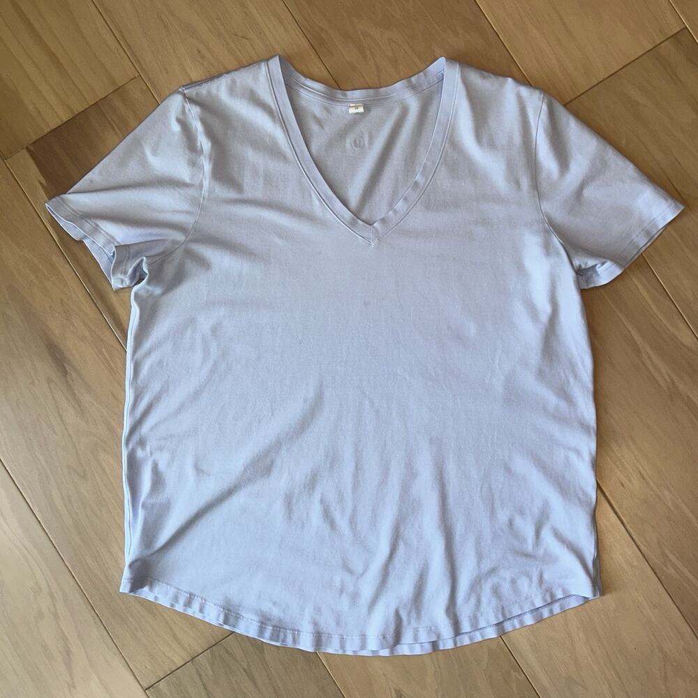 Lululemon Love V-Neck T-Shirt Lavender Short Sleeve **Stains Women’s 10
